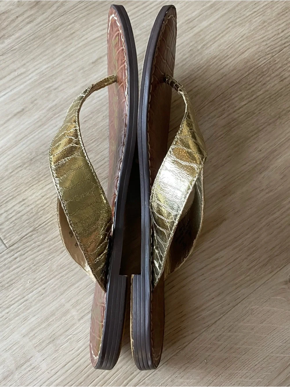 ❤️ Sam Edelman Kyra Metallic Gold Snakeskin Croc Embossed Thong Sandals - Size 8